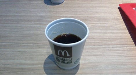 Der Mc Donalds am Flughafen: Günstiger Kaffee, kein freies WLAN